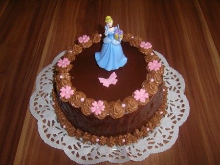 Čokoládovo - višňová torta s princeznou